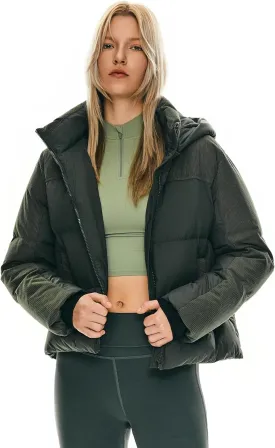 Orolay Women's Cropped Puffer Jacket Winter Hooded Zip Quilted Down Coat Warm Corduroy Fashion Outerwear with Pockets